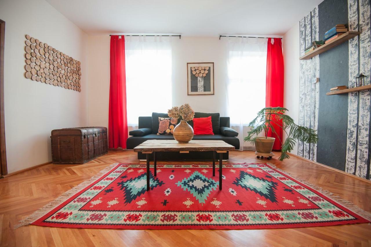 Spacious Stylish Apartment In Old Town Sibiu Exterior photo